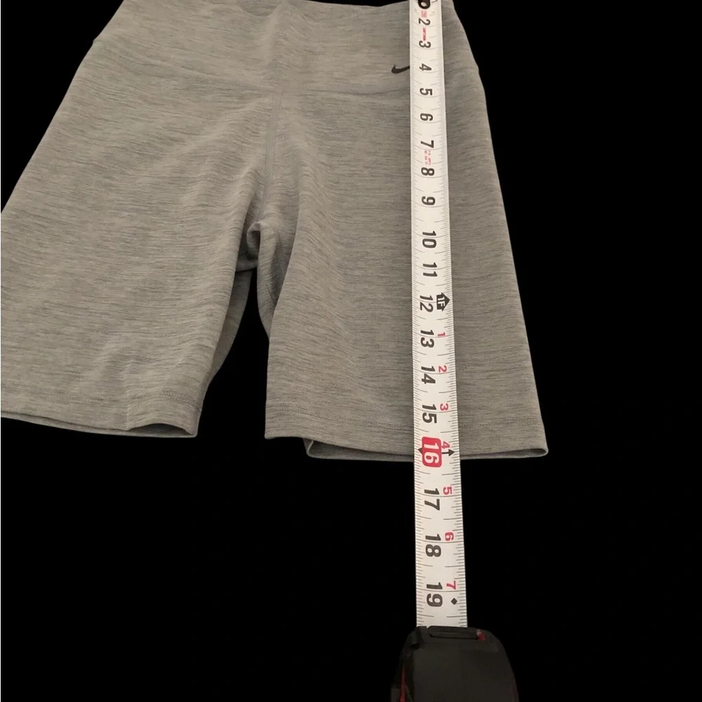 Nike Dri-Fit Gray‎ 7” Bike Shorts Size Small